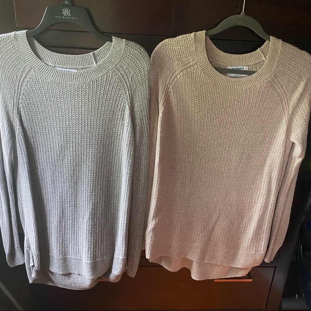 Old navy. Like new. Women's small sweater, long length